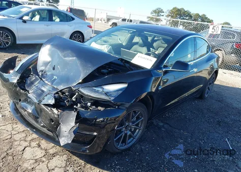 2018 Tesla Model 3 Long Range/Mid Range z USA, uszkodzony, nr VIN 5YJ3E1EA0JF039518